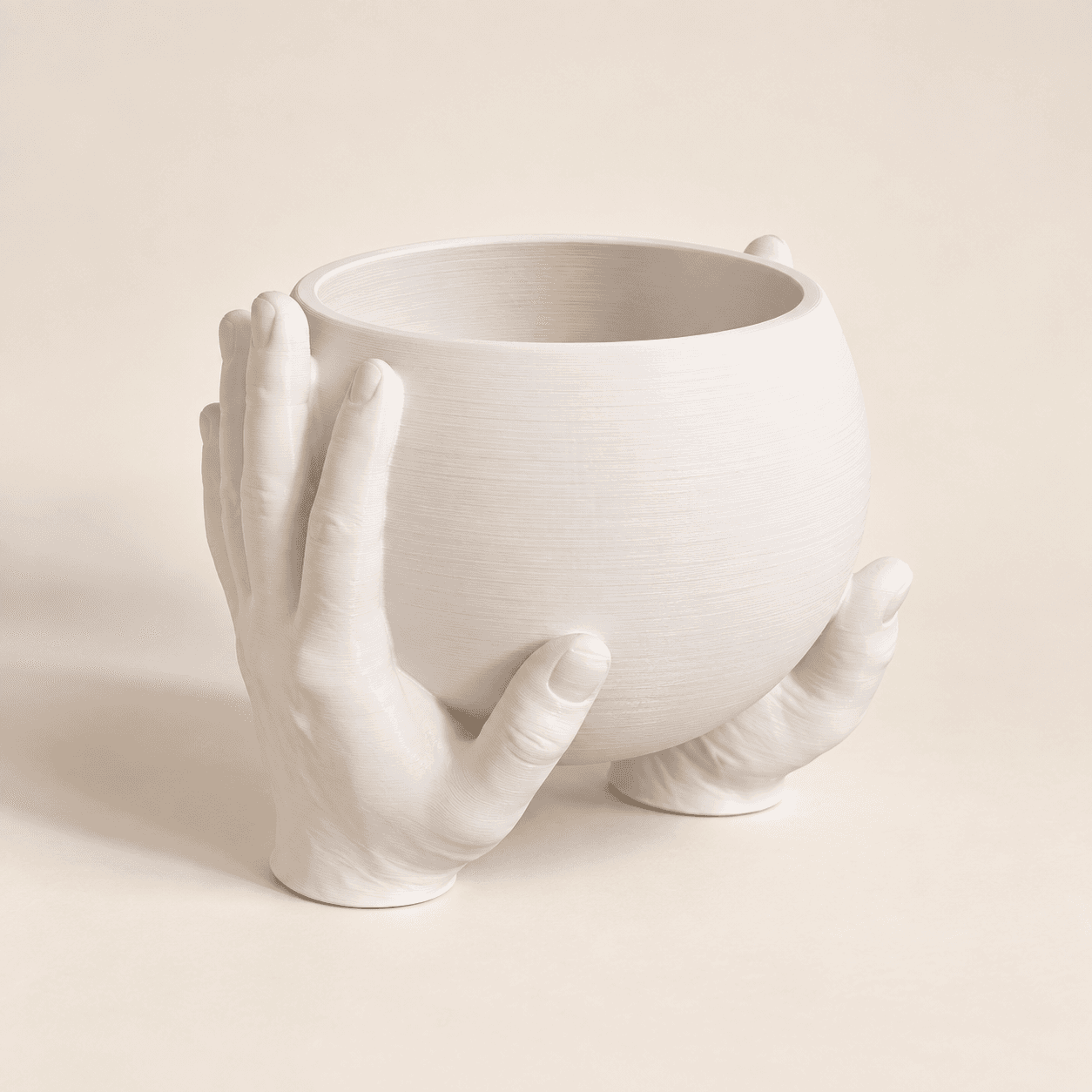 KI-Visualisierung: HANDS · Pflanzende Hände. Abgebildeter Lieferumfang ohne Dekoration.